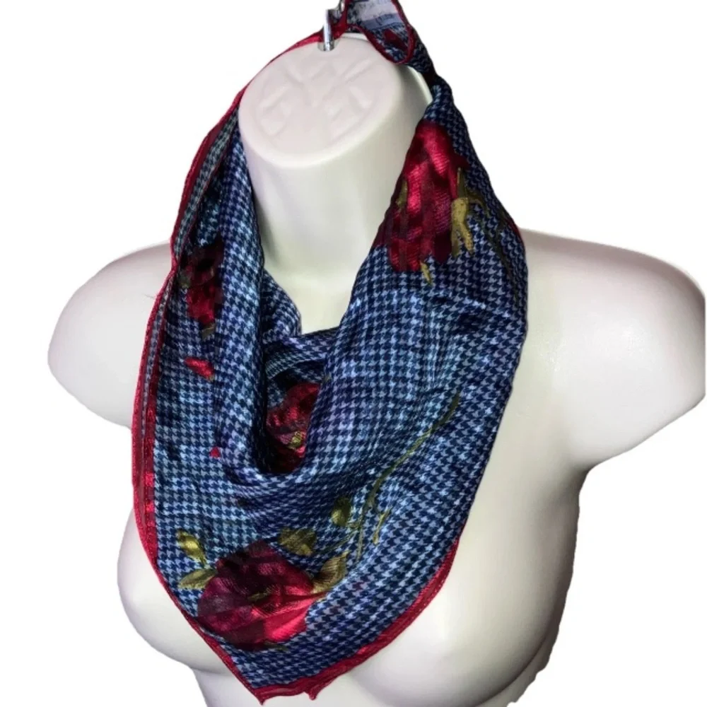 Ralph Lauren Houndstooth Rose 100% Printed Silk Blue Red Scarf Purse Tie 21”x21”